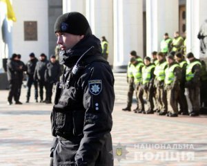 Трех евробляхеров задержали возле Верховной Рады