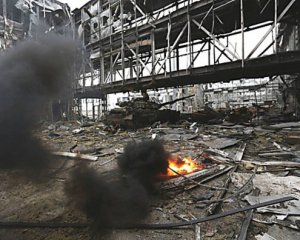 В сеть выложили видео развлечений боевиков на руинах Донецкого аэропорта