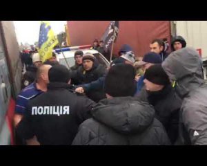 Євробляхери побили далекобійника