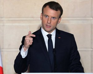 Президент Франції Емануель Макрон відповів на масові протести проти підвищення цін на пальне