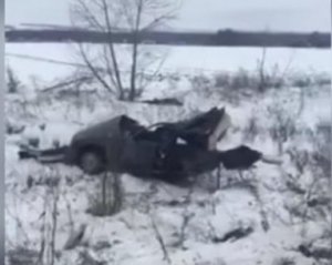 Авто розірвало на частини: в моторошному зіткненні загинуло 2 людини