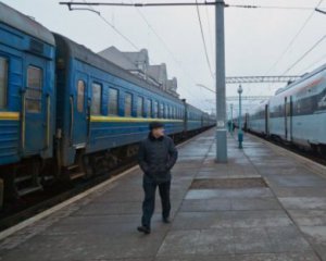 У поїзді раптово стало зле групі дітей