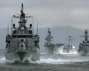 Порошенко ждет корабли НАТО в Черном море