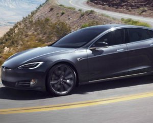 Пʼяний водій  Tesla спав за кермом на швидкості понад 100 км/год