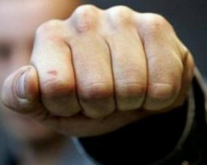 Ішов від хворої матері: на чоловіка накинулися двоє невідомих