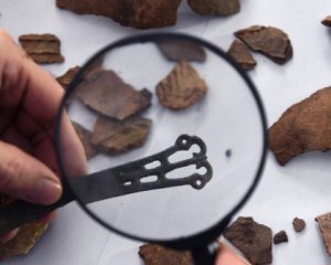 Відкопали сумку з речами, якій 3 тис. років