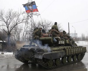 Боевики подогнали танки на запретную территорию