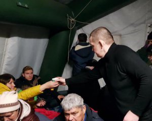 Пограничники спасли людей, которых боевики ДНР оставили на морозе