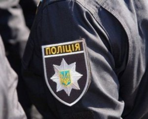 Чоловік наніс травми поліцейським