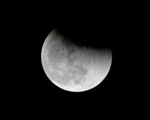 На темную сторону Луны впервые запускают космический аппарат