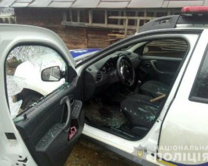 Чоловік з сокирою накинувся на поліцейських