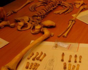 Обнаружили скелет ребенка с черепом птицы во рту