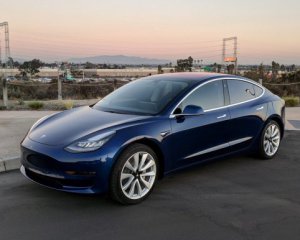 Простіше і дешевше: українцям дозволили купувати Tesla Model 3