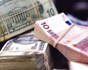 Украинцы скупили рекордное количество валюты