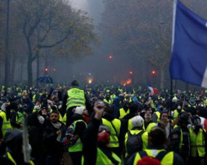 Во Франции во время массовых протестов погибли 5 человек