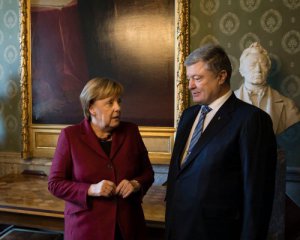 Порошенко поговорив із Меркель про &quot;Азовський пакет санкцій&quot;
