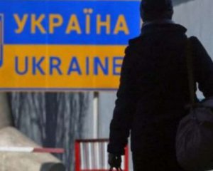Каждые 30 секунд за границу выезжает один украинец
