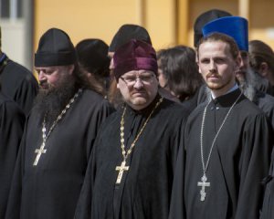 Священиків УПЦ МП вивозять із окупованого Донбасу