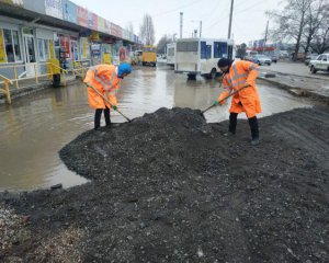 Показали технології, за якими в окупованому Криму ремонтують дороги