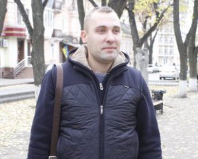 Олександр Шкурат намалював олівцем 50 портретів