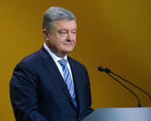 Зірки на Кремлі почорніли - Порошенко