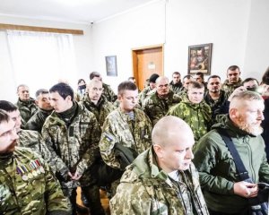 На засідання у справі Гандзюк прийшли невідомі чоловіки в камуфляжі