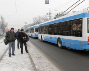 В столице на руках вынесли машину героя парковки