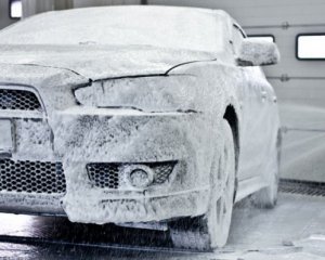 Як правильно мити автомобіль взимку