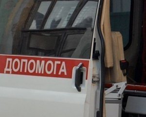 Жінка з дітьми отруїлася невідомою речовиною