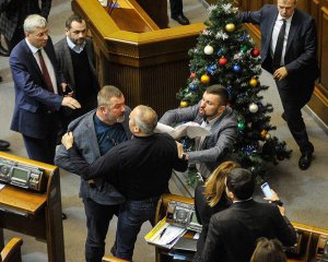 Експерт про бійку в Раді: Шуфрич зірвався, бо не виконав завдання