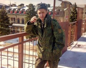 На Донбассе боевика зарезала любимая девушка