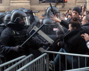 "Сбрось режим" - во время протестов в Испании пострадали 62 человека