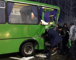 На Бориспольской трассе грузовик протаранил маршрутку