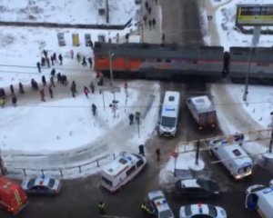 Поезд протаранил автобус: очевидцы вытаскивали раненых: