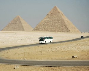В Єгипті біля пірамід вибухнув автобус