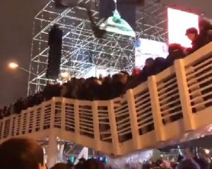 В новогоднюю ночь обрушился мост с людьми