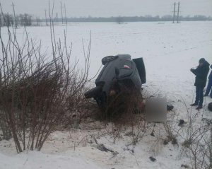 На трасі сталося жахливе зіткнення легковиків, загинуло багато людей