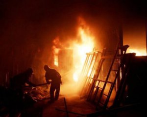 Подробиці пожежі у Полтавському районі: чоловік витяг із полум&#039;я трьох людей