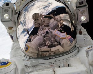 Астронавт випадково подзвонив із космосу на 911