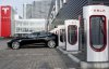 Автомобилисты заблокировали зарядные станции Tesla