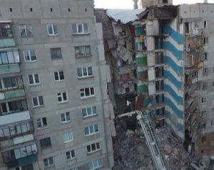 У зруйнованому вибухом будинку в Магнітогорську житимуть люди