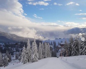 У Карпатах випало більше метра снігу: казкові фото і відео