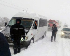 Прийшла негода: обмежили рух на дорогах