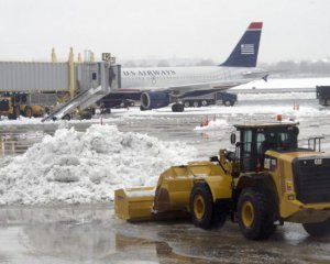 В аеропорті скасували майже сотню рейсів