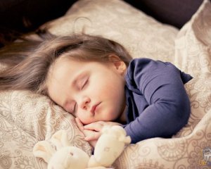 Комаровський розповів, коли треба укладати дитину спати