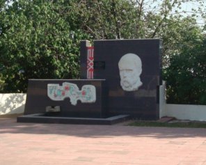З пам&#039;ятника Шевченку зняли надпис російською