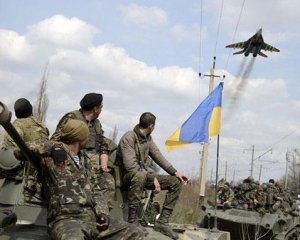 Прицельный удар: показали видео воздушной атаки ВСУ на Донбассе