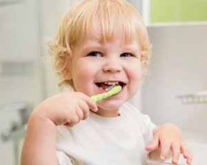 Какую зубную щетку выбрать ребенку: советы стоматолога