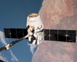 Космический корабль Илона Маска впервые вернулся на Землю ночью