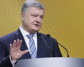 Кремль робить основну ставку на підрив України зсередини - Порошенко